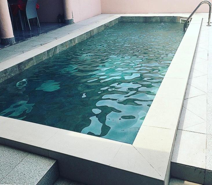 Residence Hoteliere Le Jomonia Либревиль Экстерьер фото